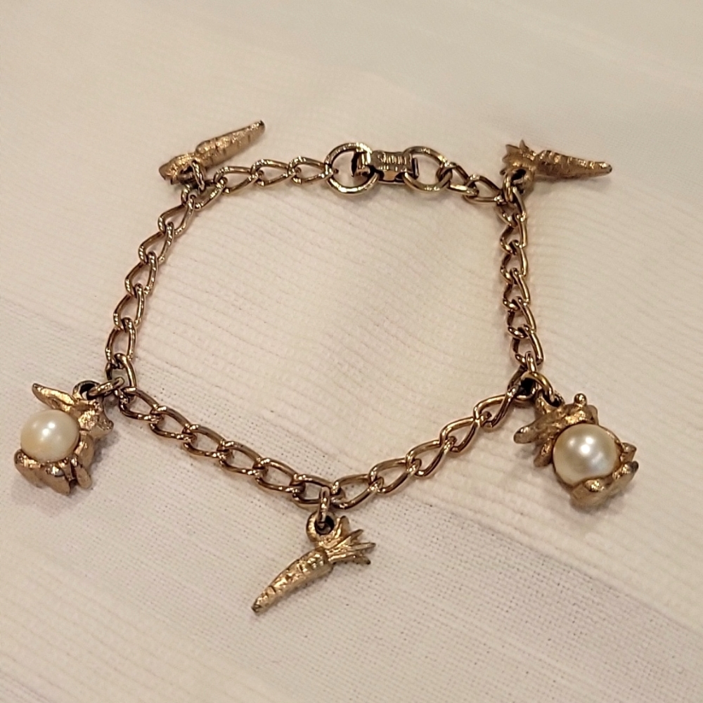 6" adorable charm bracelet with bunnies and carrots.  Perfect for Easter